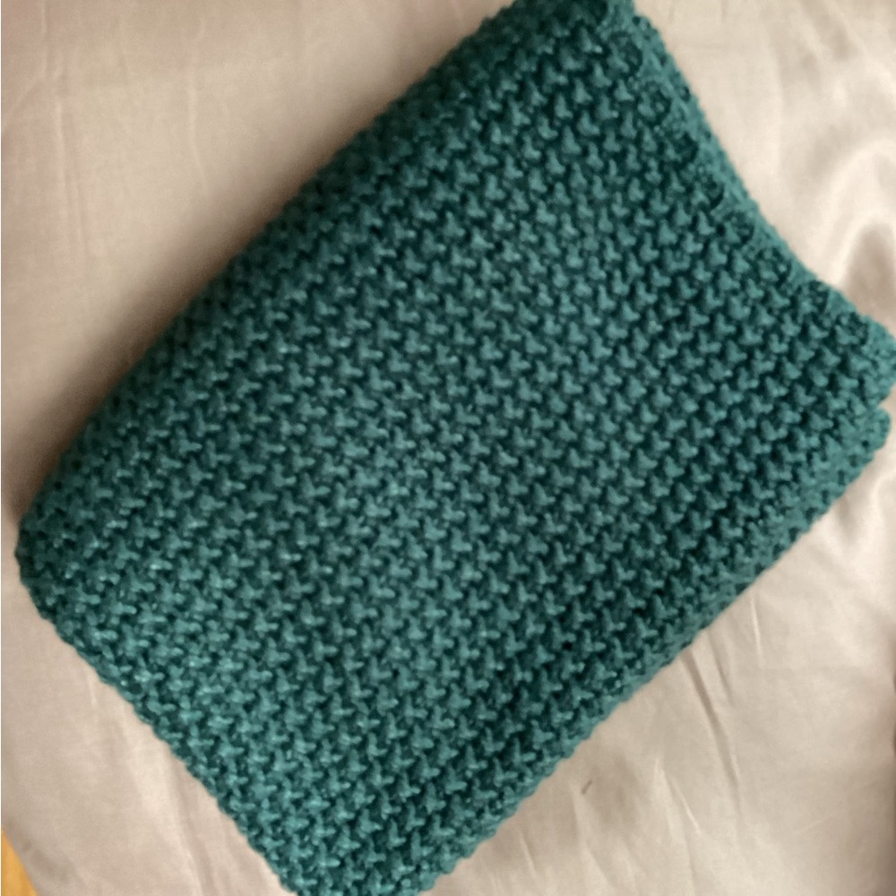 Sarah Pacini dark green cowl scarf with pin - Picture 5 of 5